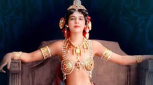 15 Ekim 1917 * Mata Hari Kurşuna&nbsp;Dizildi